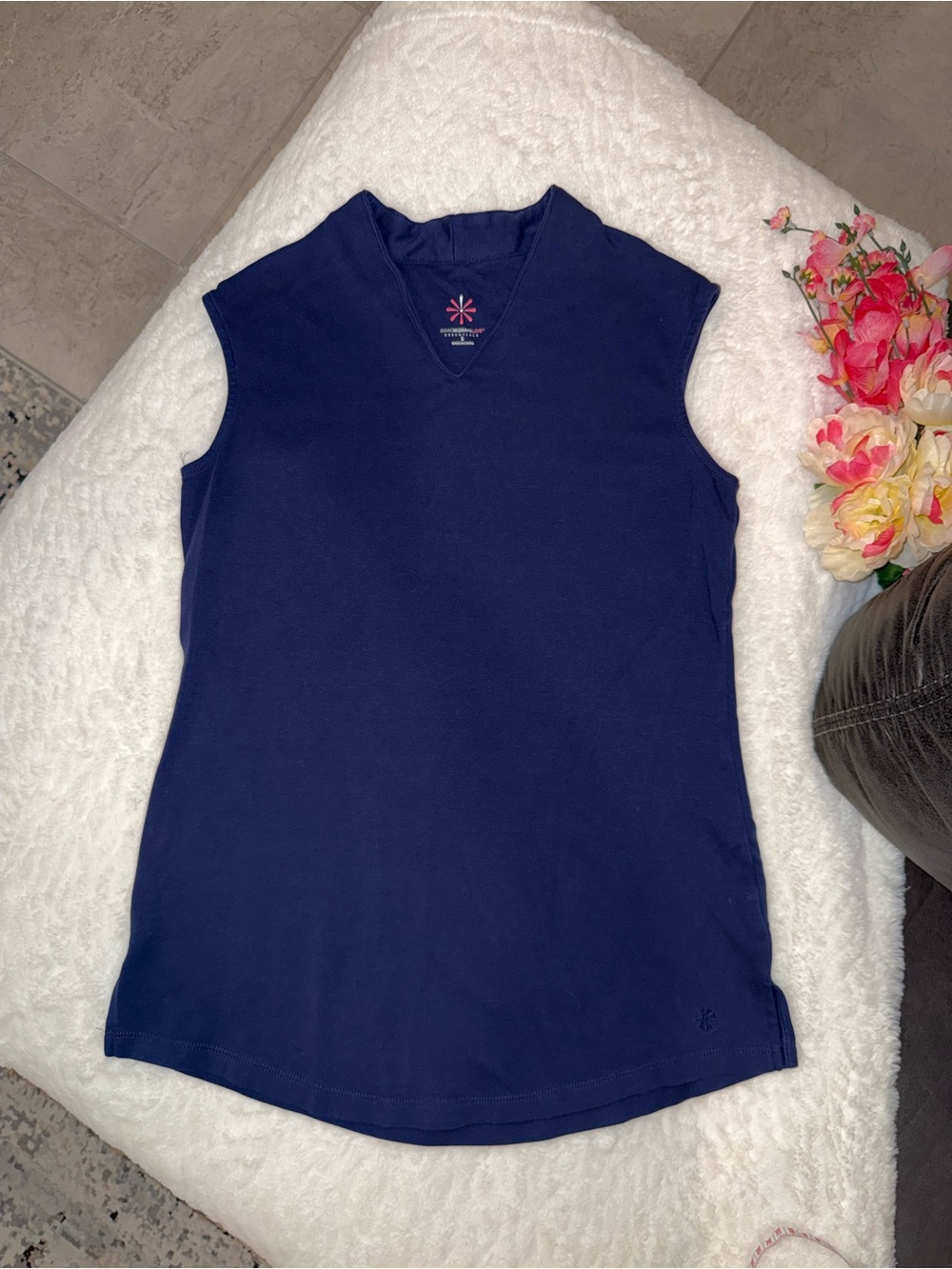3 x 20$ Isaac Mizrahi Navy V-Neck Sleeveless Tank Size S